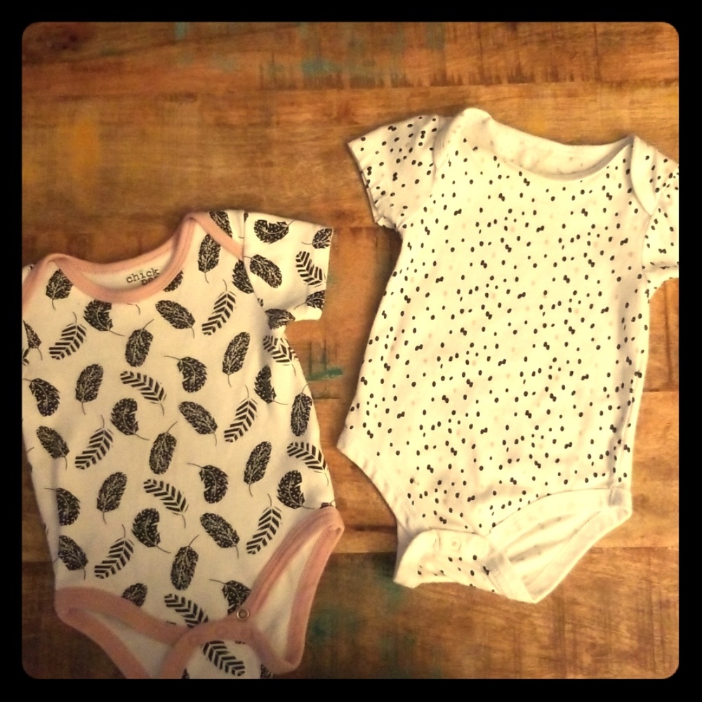 Girls 3-6M Chickpea 2pc feather onesie set